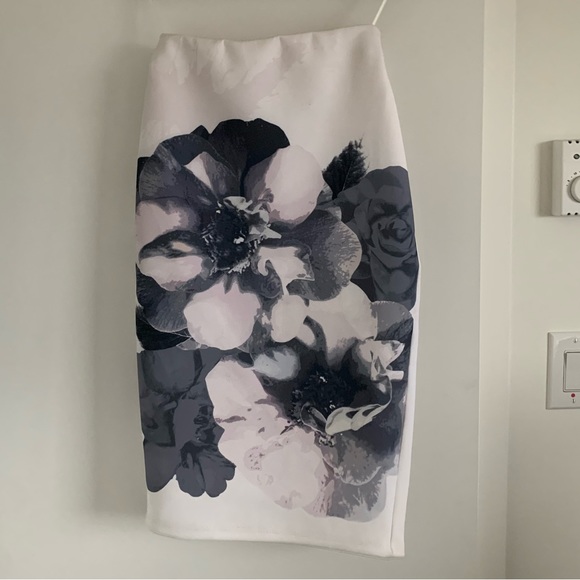 Sweatshirt with skirt set - Picture 4 of 5